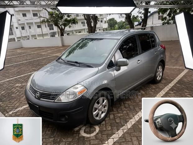 Nissan Versa 1.8 S Hatchback 2007 Silver