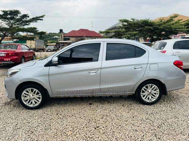 Mitsubishi Attrage 2022 Silver