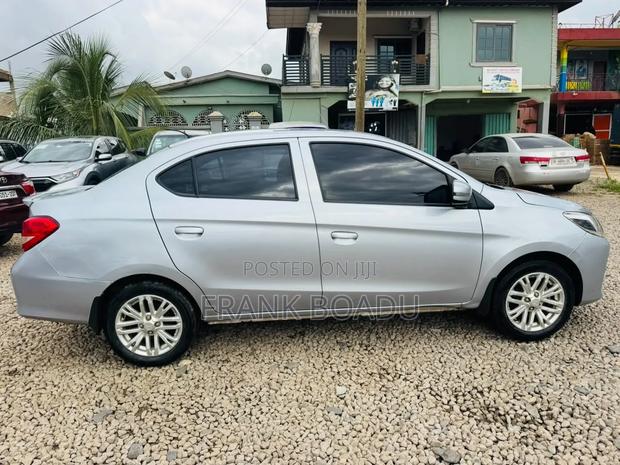Mitsubishi Attrage 2022 Silver