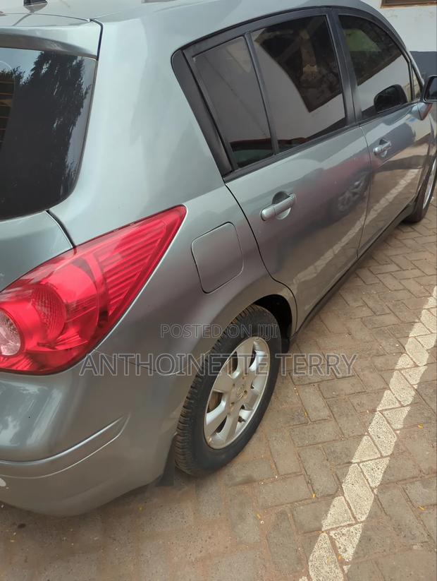 Nissan Versa 1.8 S Hatchback 2007 Silver