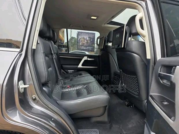Toyota Land Cruiser 2016 Gray