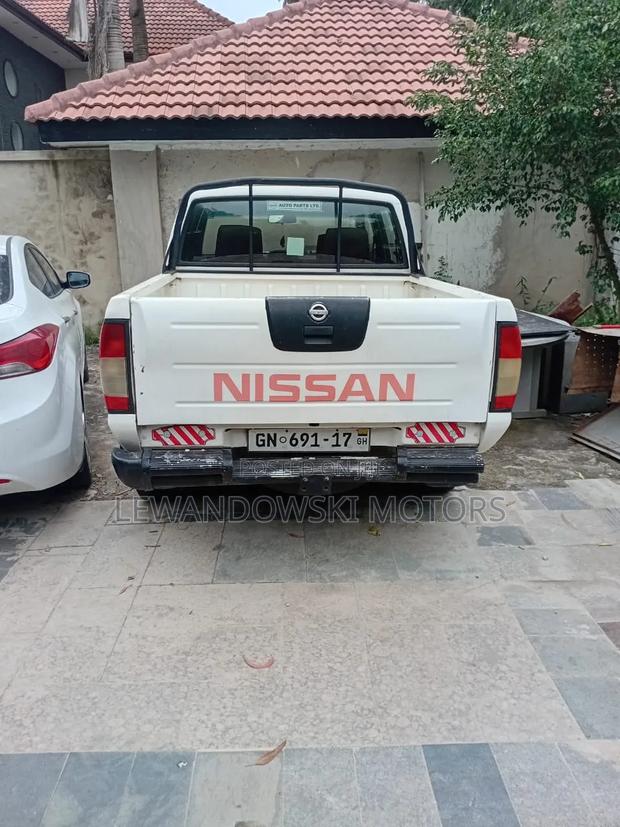 Nissan Hardbody 2017 White