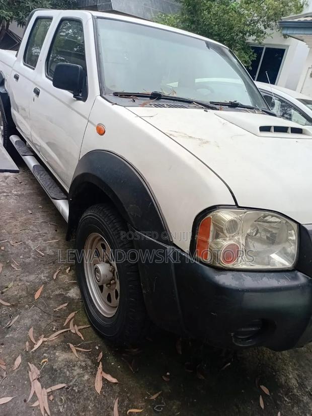 Nissan Hardbody 2017 White