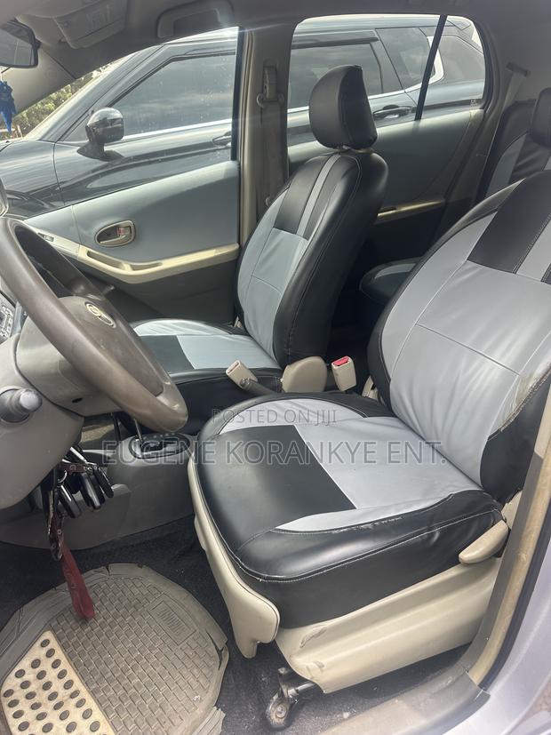 Toyota Vitz 1.5 FWD 5dr 2010 Silver