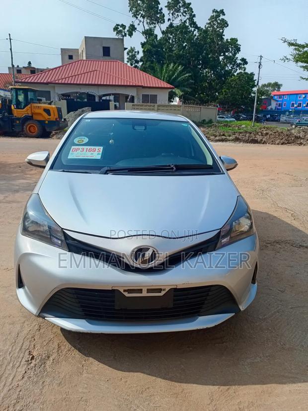 Toyota Vitz 2015 Silver