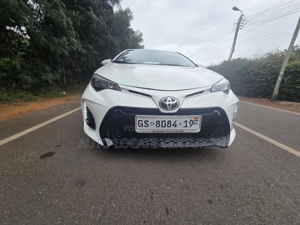 Toyota Corolla XSE (1.8L 4cyl 2A) 2018 White