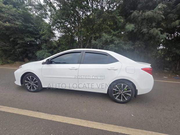 Toyota Corolla XSE (1.8L 4cyl 2A) 2018 White