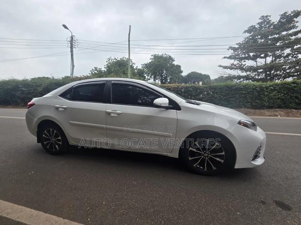 Toyota Corolla XSE (1.8L 4cyl 2A) 2018 White