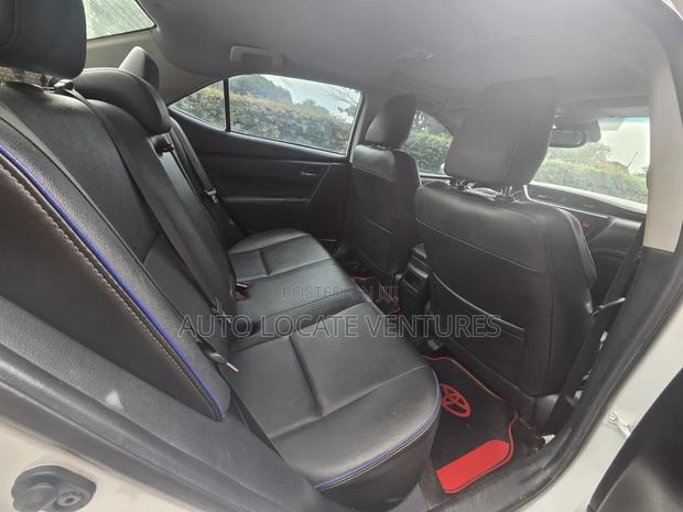 Toyota Corolla XSE (1.8L 4cyl 2A) 2018 White