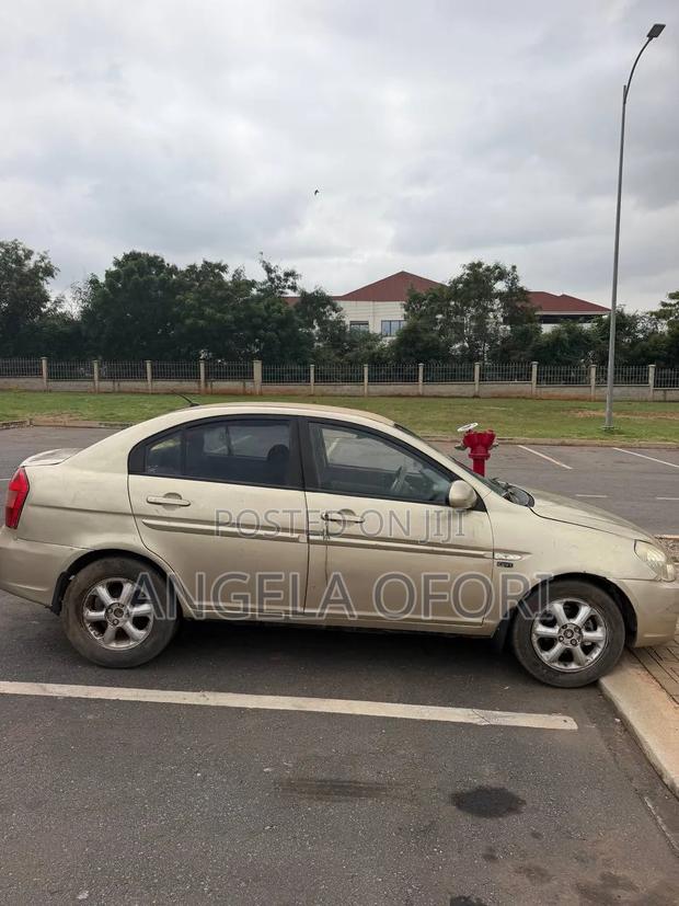 Hyundai Accent 2009 Gold