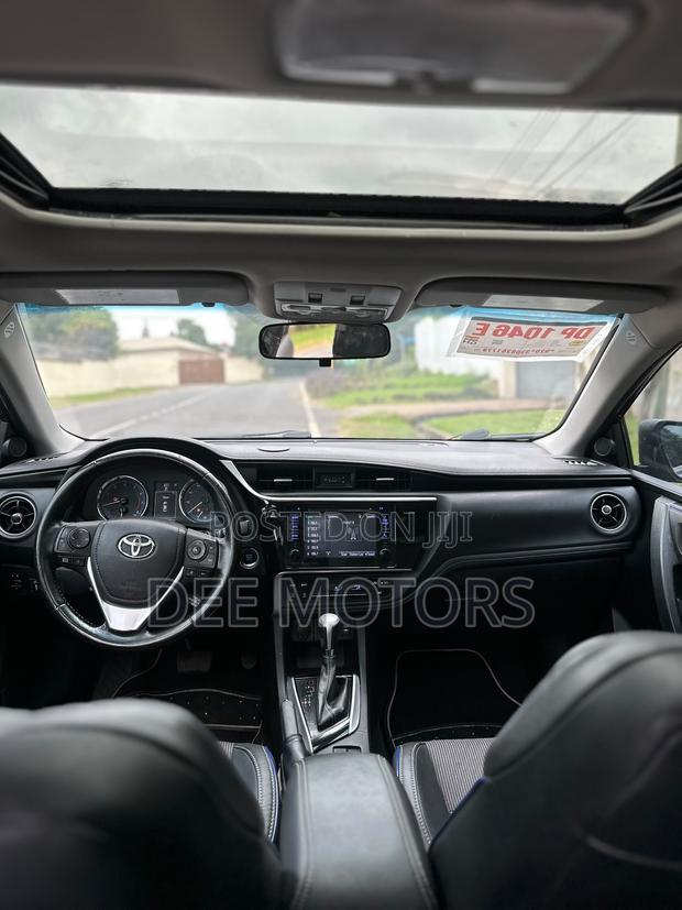 Toyota Corolla SE Special Edition 4dr Sedan (1.8L 4cyl CVT) 2017 Blue