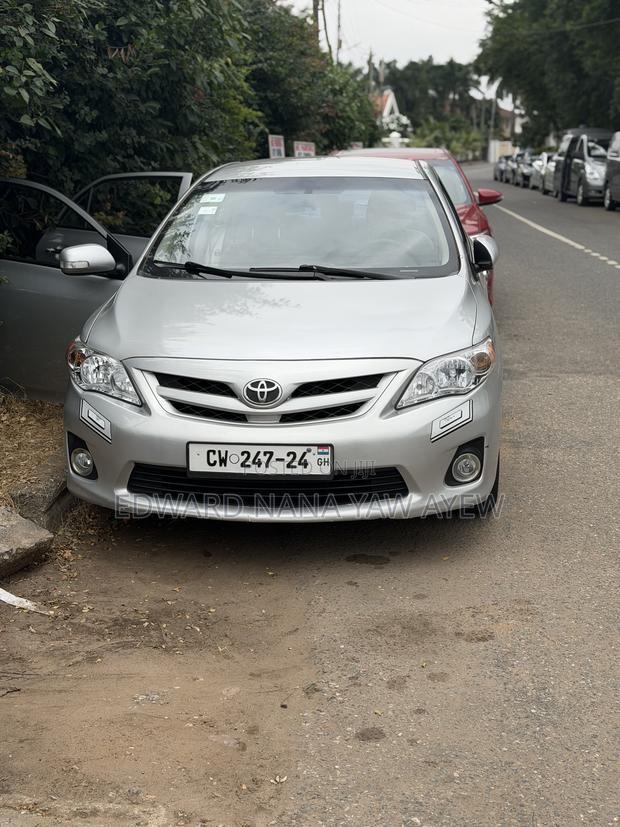 Toyota Corolla LE 4dr Sedan (1.8L 4cyl 4A) 2013 Silver