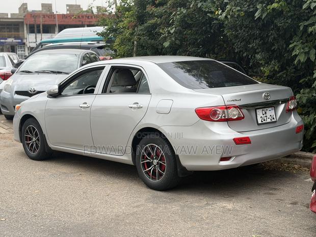 Toyota Corolla LE 4dr Sedan (1.8L 4cyl 4A) 2013 Silver