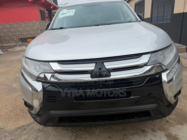 Mitsubishi Outlander 2019 Silver