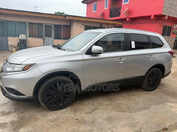 Mitsubishi Outlander 2019 Silver