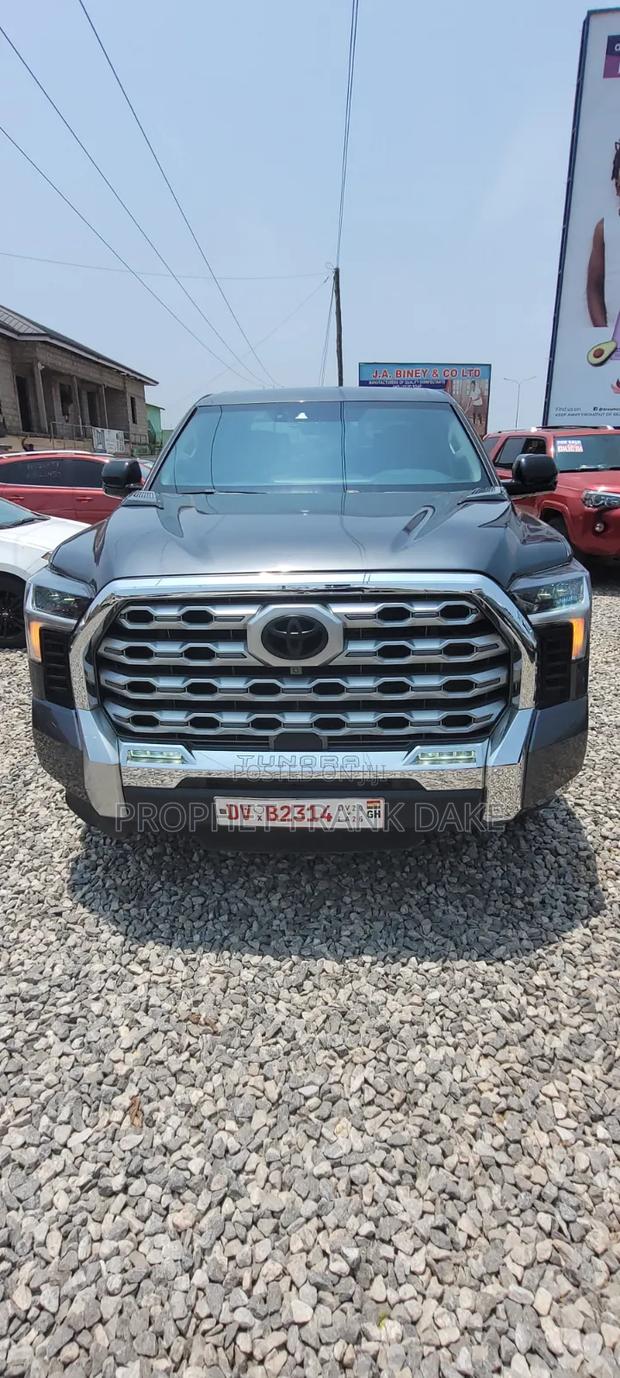 Toyota Tundra 2024 Black