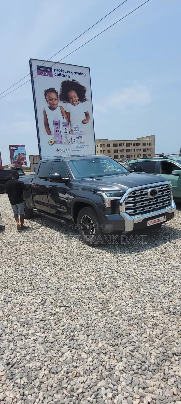 Toyota Tundra 2024 Black