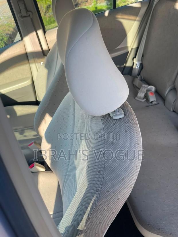 Toyota Vitz 2010 Silver