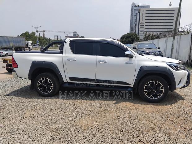 Toyota Hilux 2019 White