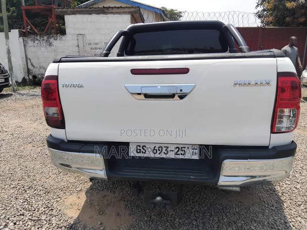 Toyota Hilux 2019 White