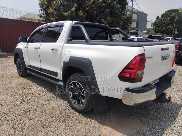 Toyota Hilux 2019 White
