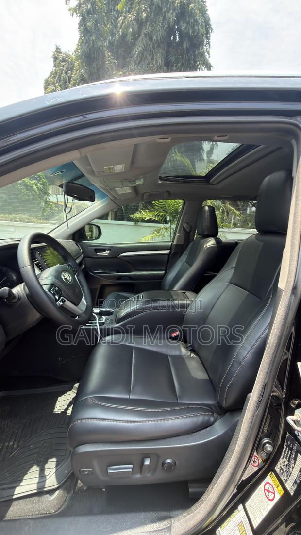 Toyota Highlander XLE 4dr SUV AWD (3.5L 6cyl 6A) 2015 Black