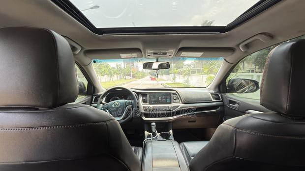 Toyota Highlander XLE 4dr SUV AWD (3.5L 6cyl 6A) 2015 Black