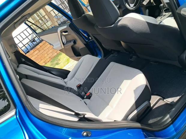 Toyota RAV4 XLE AWD (2.5L 4cyl 6A) 2016 Blue