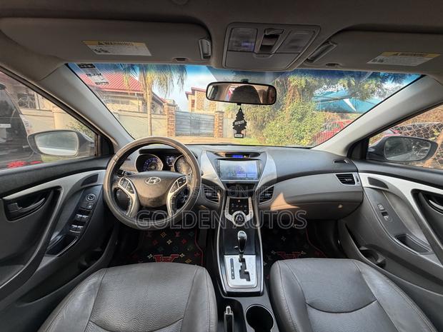 Hyundai Elantra Limited Sedan FWD (1.8L 4cyl 6A) 2013 Silver