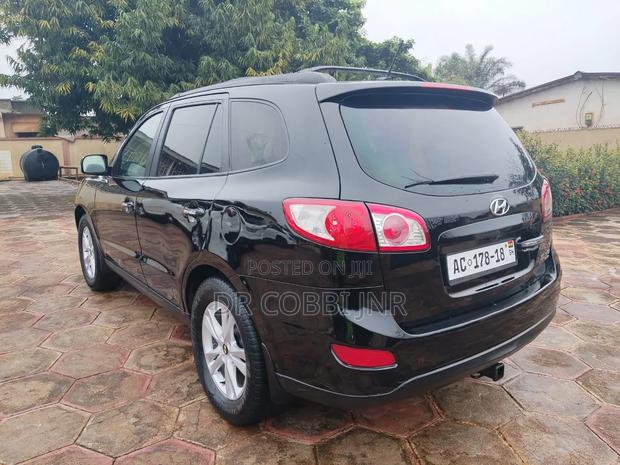 Hyundai Santa Fe 2011 Black