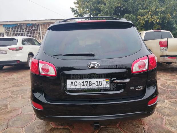 Hyundai Santa Fe 2011 Black