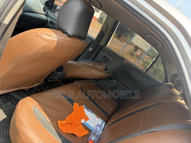 Toyota Yaris Base Sedan 4dr 2010 Silver