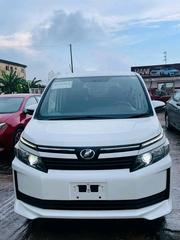 Toyota Voxy 2015 White for sale