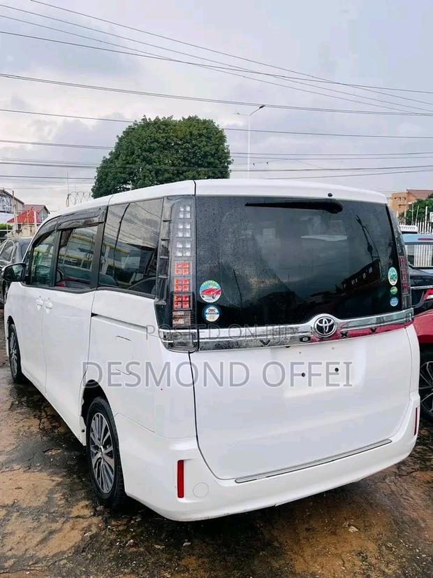 Toyota Voxy 2015 White