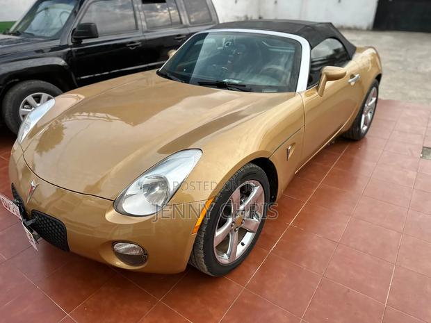 Pontiac Solstice 2010 Gold