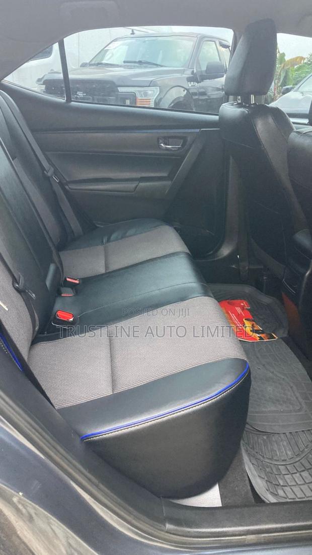 Toyota Corolla SE (1.8L 4cyl 2A) 2018 Black