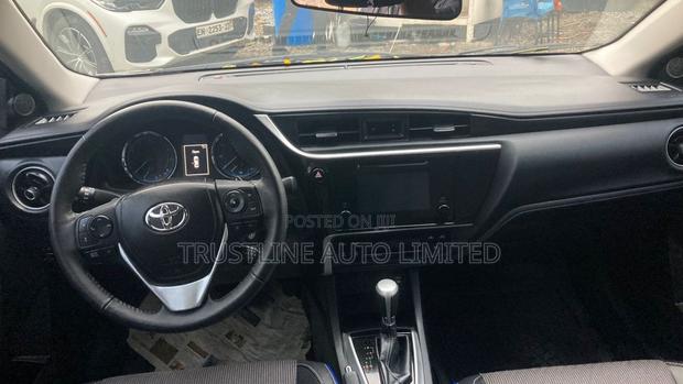 Toyota Corolla SE (1.8L 4cyl 2A) 2018 Black