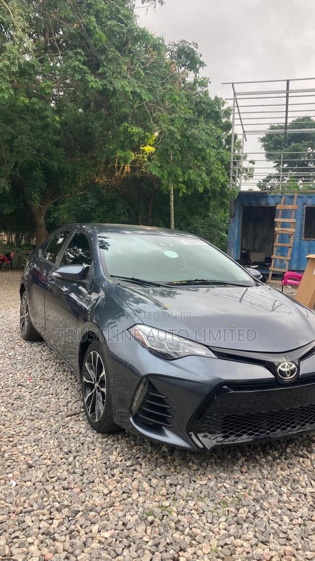Toyota Corolla SE (1.8L 4cyl 2A) 2018 Black