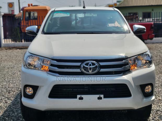 Toyota Hilux Revo Double Cab Petrol 2.7 AWD 2022 White