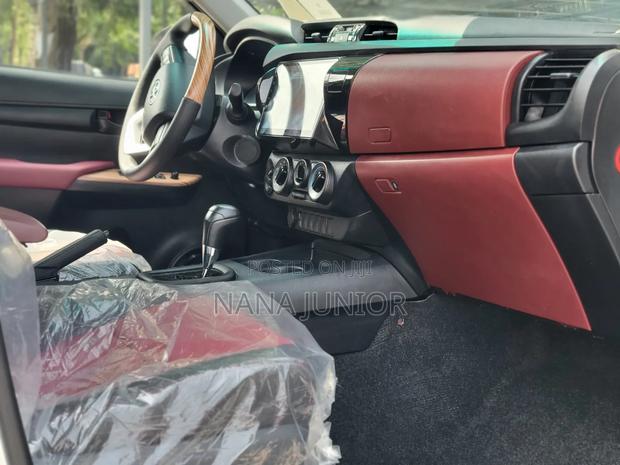 Toyota Hilux Revo Double Cab Petrol 2.7 AWD 2022 White