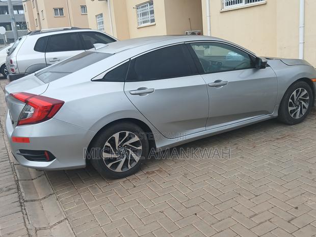 Honda Civic EX Hatchback 2018 Silver