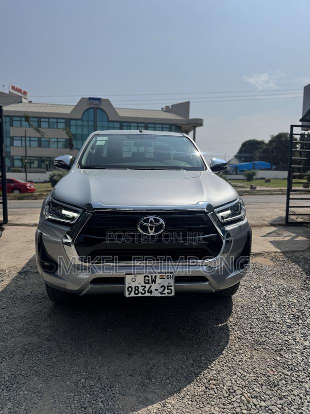 Toyota Hilux 2025 Gray