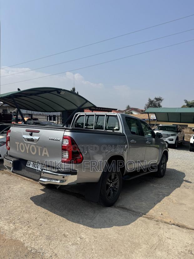 Toyota Hilux 2025 Gray