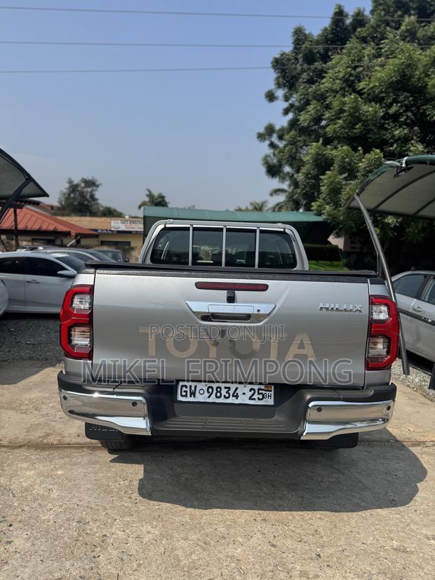 Toyota Hilux 2025 Gray