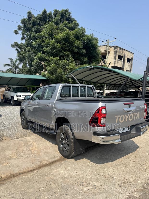 Toyota Hilux 2025 Gray