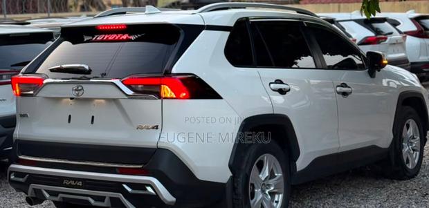 Toyota RAV4 2023 White