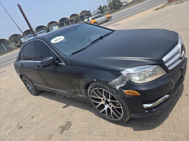 Mercedes-Benz C300 2012 Black