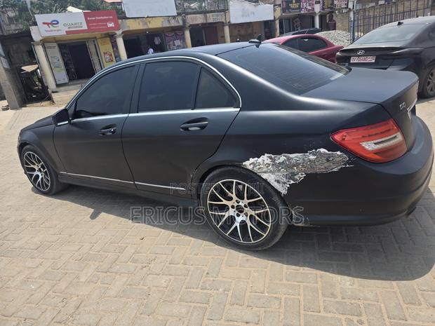 Mercedes-Benz C300 2012 Black