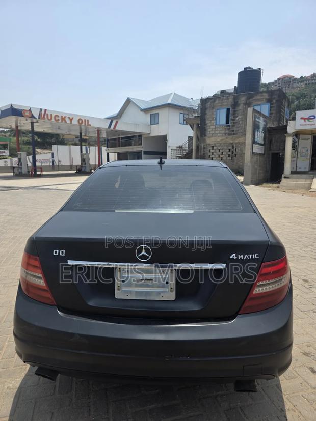 Mercedes-Benz C300 2012 Black