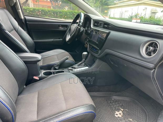 Toyota Corolla SE Special Edition 4dr Sedan (1.8L 4cyl CVT) 2017 Black
